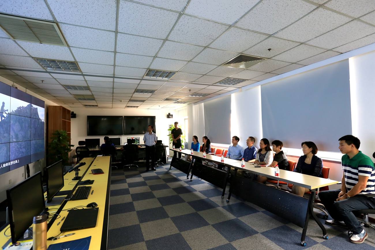 1505296117563640.jpg 環(huán)保部評估中心(xīn)蒞臨羞羞视频网址環境會議留影2.jpg