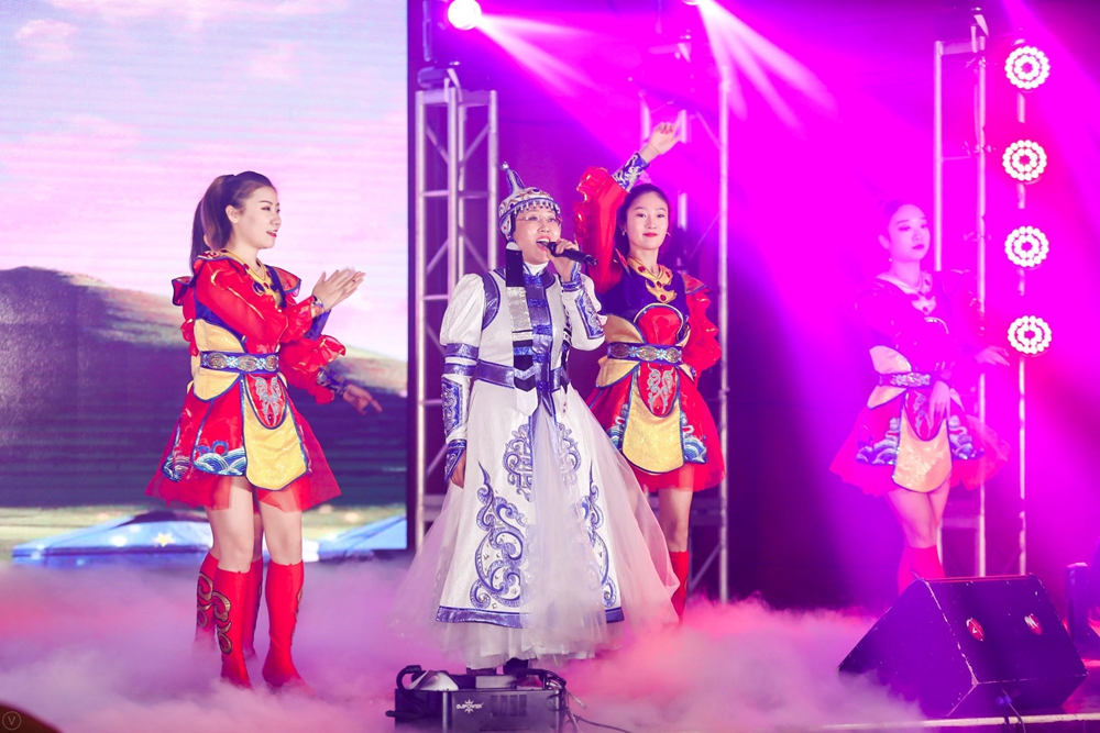 1548680455885082.jpg 蒙(méng)古舞.jpg